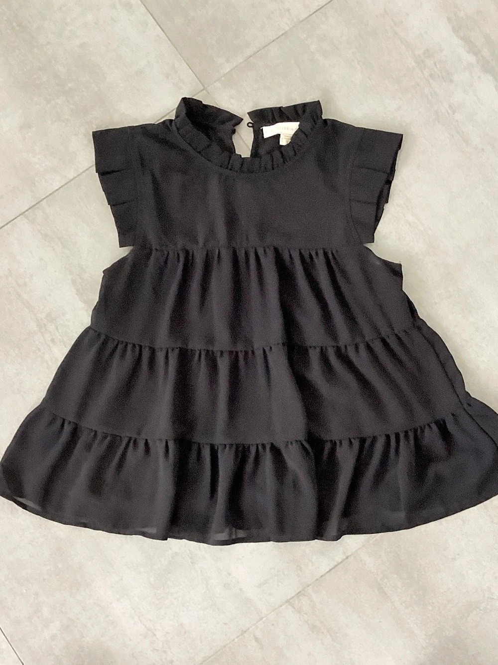 Monteau los angeles Black Tiered Blouse. - Size Small Like New